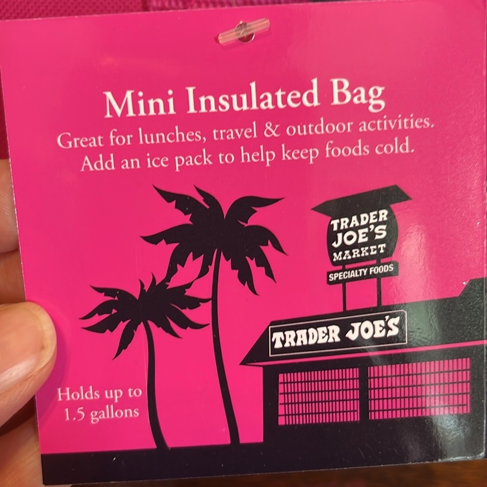 Trader Joe’s mini insulated bag 1- green & 1- pink NWT - Picture 6 of 6